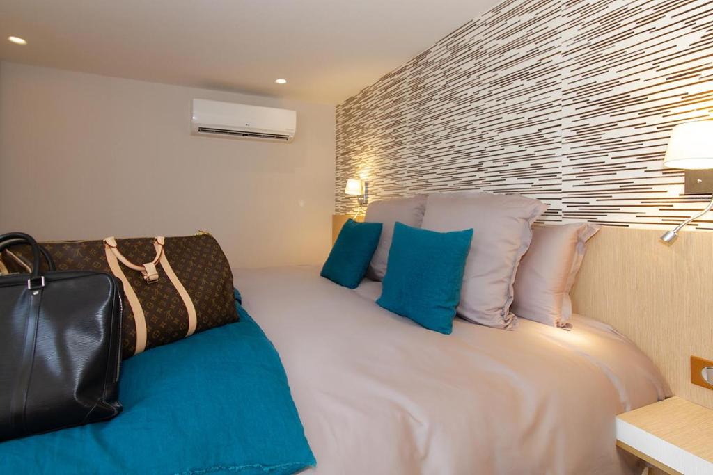 Bedroom with King Size bed — Prestige Duplex Reims